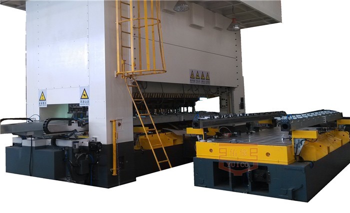 多臺(tái)沖床連線使用的沖壓機(jī)械手有哪些應(yīng)用優(yōu)勢(shì)？