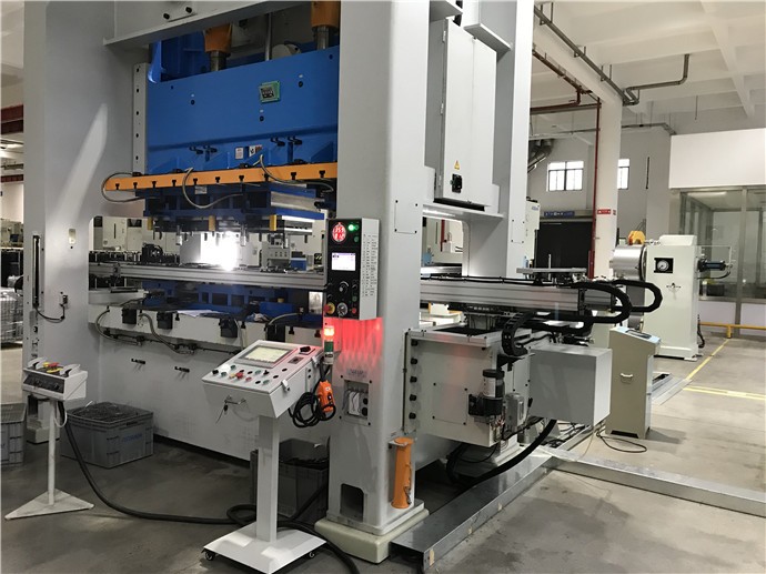 三次元機(jī)械手是如何聯(lián)動多工序沖壓生產(chǎn)的？