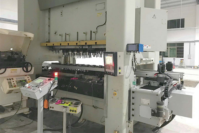 沖床三次元機械手沖壓加工生產線