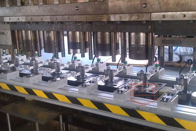 (汽車行業)三次元傳送機械手配沖床安例